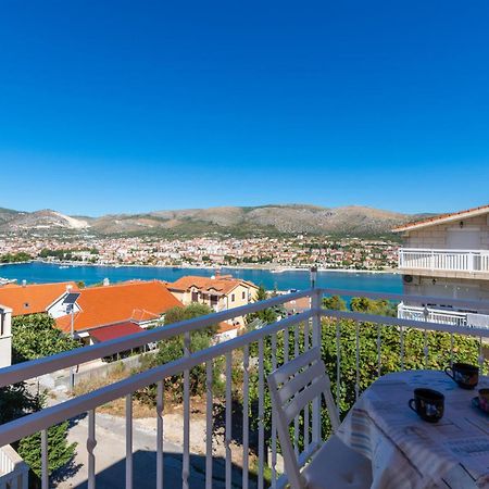 Lovely Apartment In Trogir With Kitchen Екстер'єр фото