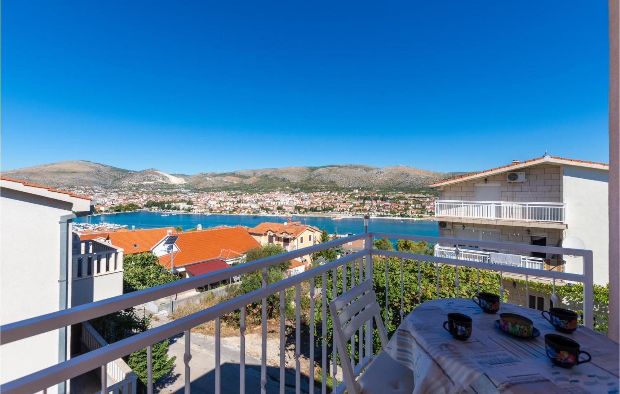 Lovely Apartment In Trogir With Kitchen Екстер'єр фото